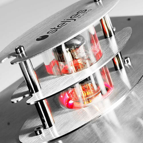 Steljes high-resolution hybrid valve amplifier