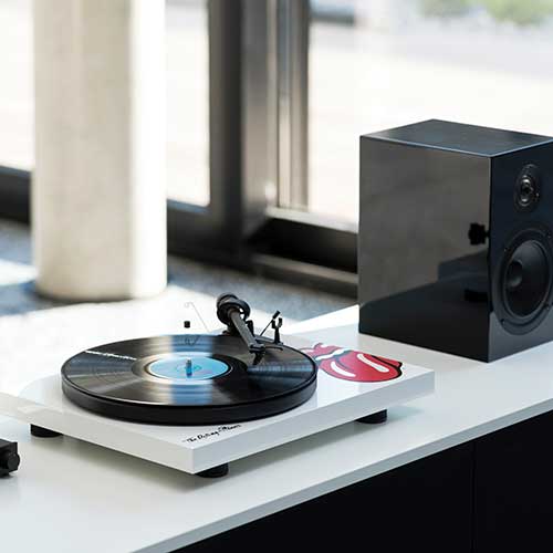 Pro-Ject Rolling Stones turntable